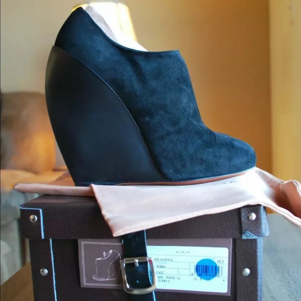 Alaia Curved Ankle Boots 39.5